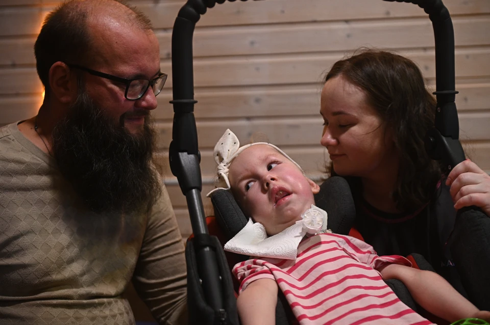 Родители Алисы пообещали помочь другим больным деткам.