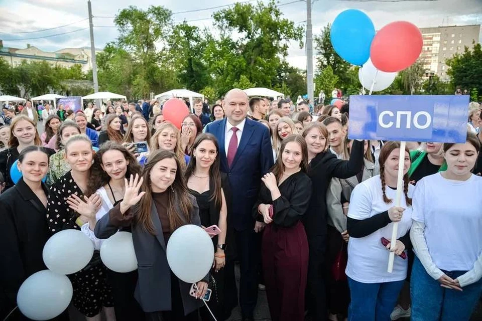 На торжественном мероприятии собрались более трех тысяч выпускников.