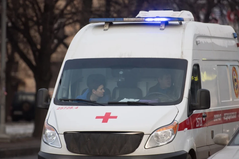 Скорая увезла ребенка в больницу.