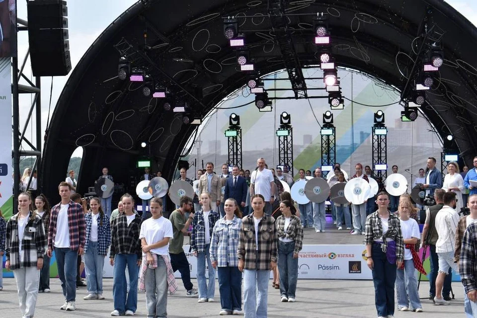 В Новосибирске на Михайловской набережной прошло торжественное открытие Дня города. Фото: Анастасия Голованова