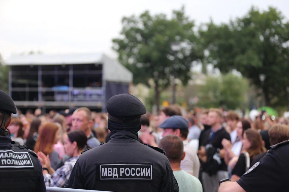 Полиция обеспечила порядок на концерте и других праздничных мероприятиях. ФОТО: ГУ МВД России по ЛНР.
