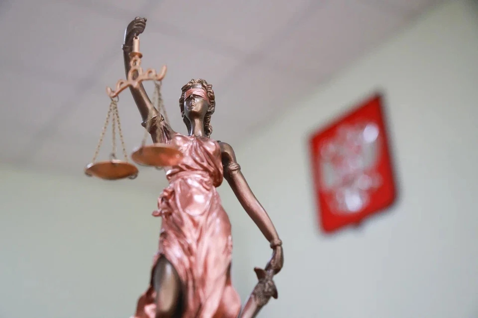 Самый крупный иск предъявлен Евгению Падерову – чуть больше 11 тысяч рублей