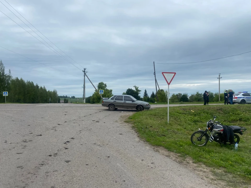 15-летний подросток на скутере столкнулся с ВАЗ-2115 на автодороге Становое – Кириллово – Дмитриевка. Фото управления Госавтоинспекции по Липецкой области.