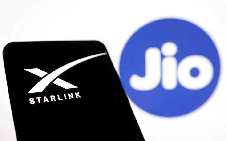 В Иране пригрозили ударами плетьми за пользование интернетом Starlink