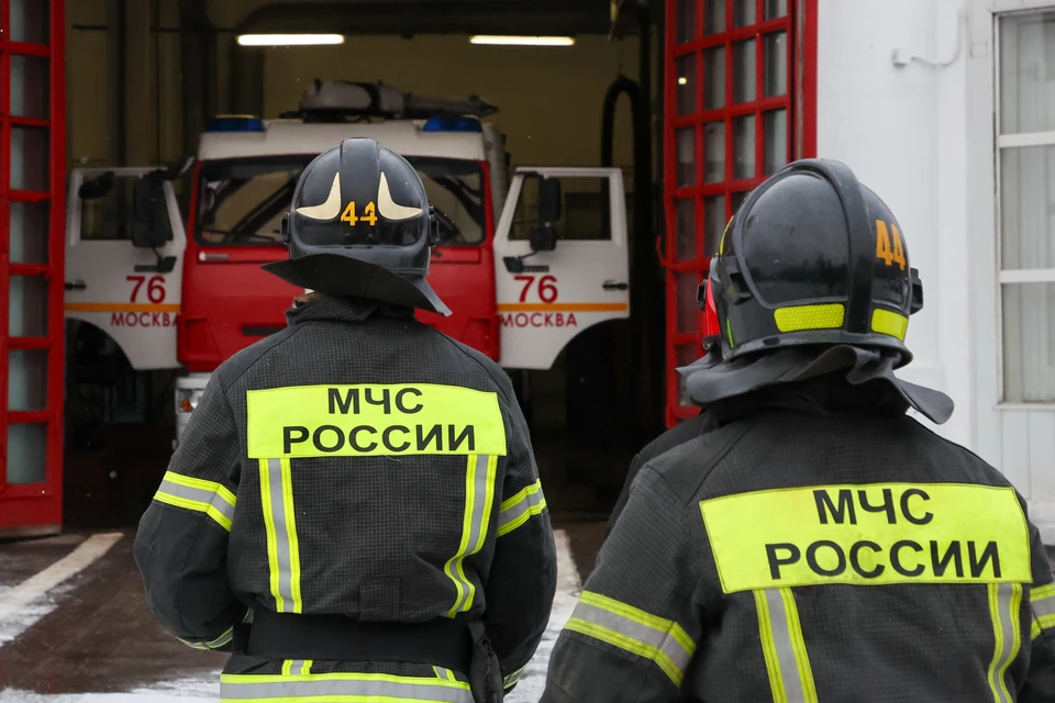В Улан-Удэ горят складские помещения на 1 000 квадратах