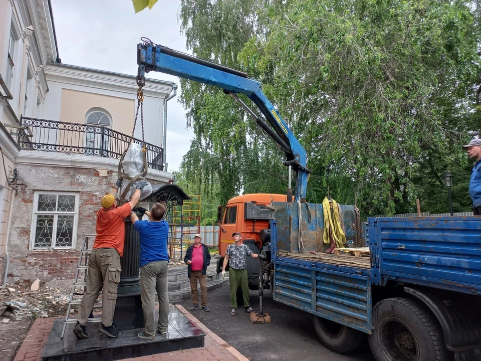 Памятник Пушкину на время ремонта переехал в фондохранилище Ульяновского областного краеведческого музея. Фото краеведческий музей