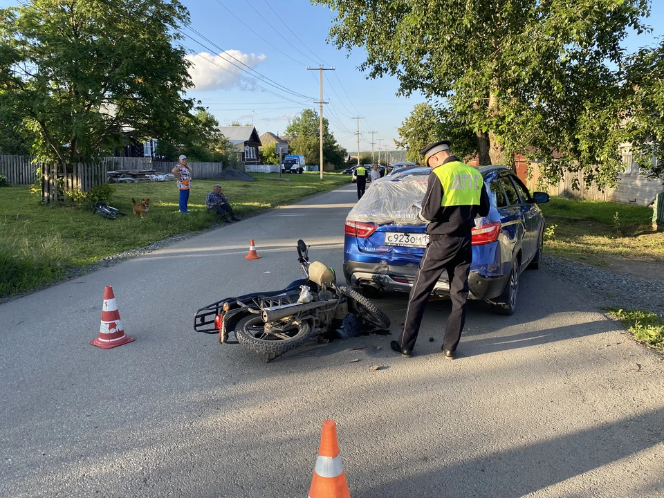 Под Первоуральском 15-летний водитель мопеда пострадал в ДТП. Фото: Госавтоинспекция по Свердловской области