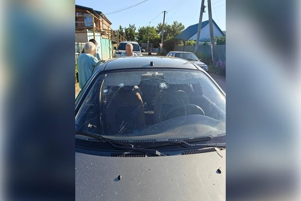 Машина с пенсионерами была обстреляна ВСУ. Фото: тг-канал Евгения Балицкого