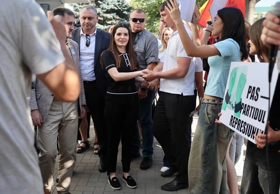 Евгения Гуцул сегодня перед заседанием суда.