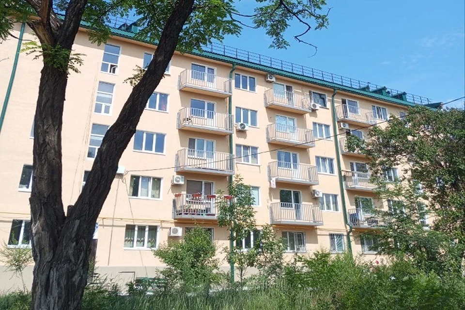 В Мариуполе восстанавливают многоквартирный дом на улице Сеченова. Фото: ФАУ «РосКапСтрой»