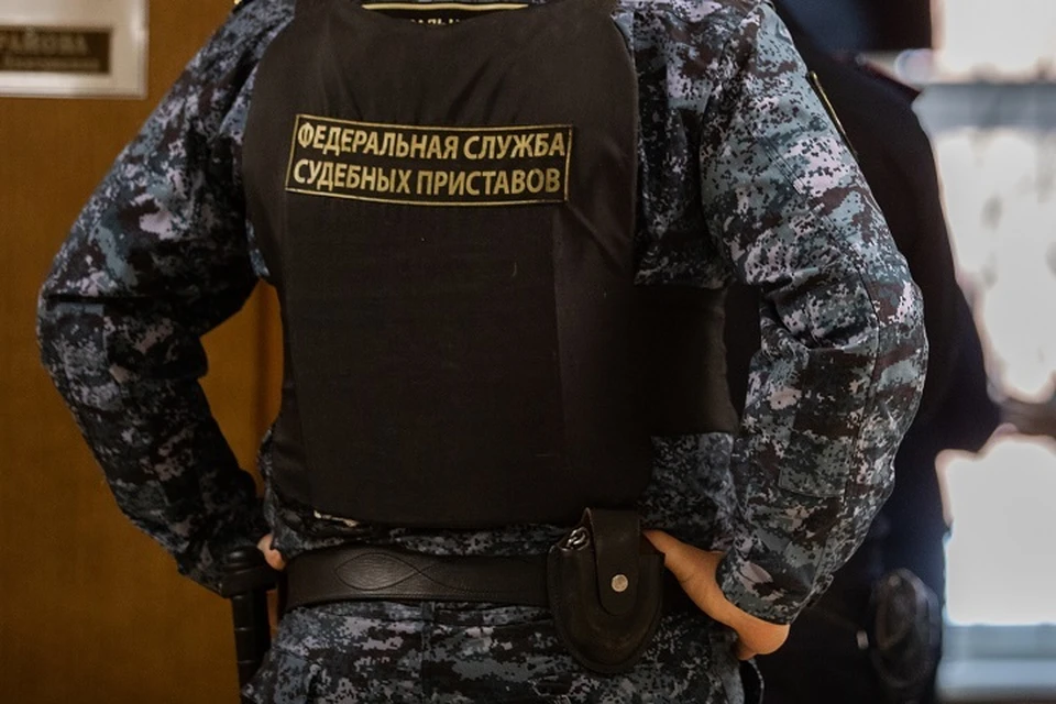 Судебные приставы опечатали помещение.