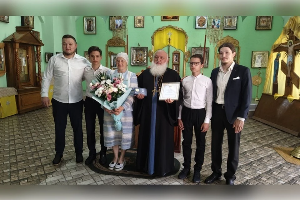 Отец Юрий и матушка Лариса воспитали шестерых сыновей