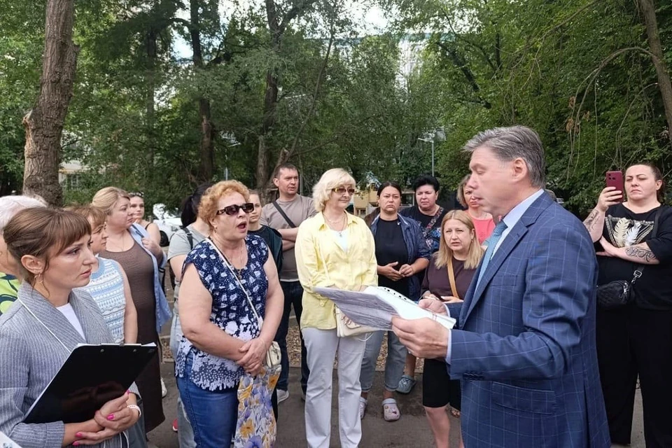 Власти отреагировали на обращение жителей по поводу проезда машин у школы №101. Фото: Администрация Ростова.