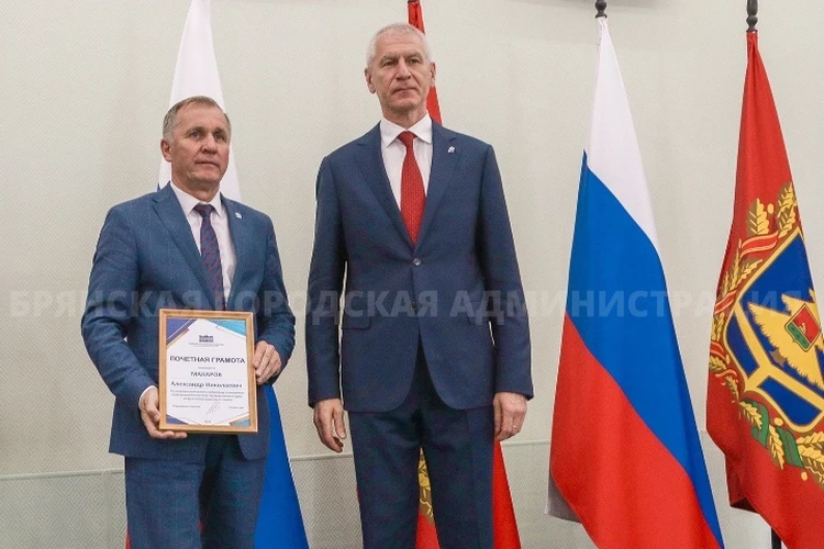 Мэру Брянска вручили грамоту комитета Госдумы по физической культуре и спорту