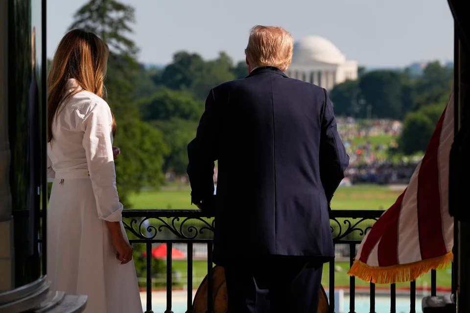 Трамп рассказал, что в постели называет жену Меланию первой леди