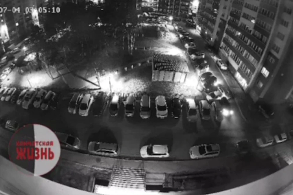 Мужчина оставил ключи в замке зажигания своего автомобиля, чем и воспользовались злоумышленницы. Фото: принтскрин видео kamchatka01