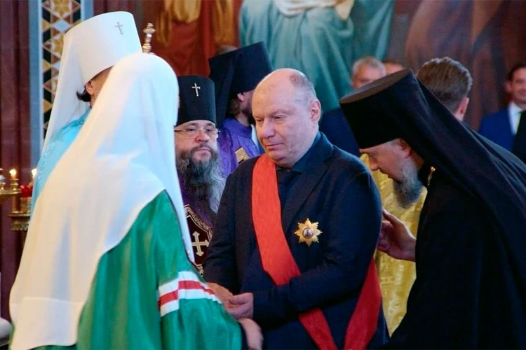Патриарх Кирилл наградил Владимира Потанина