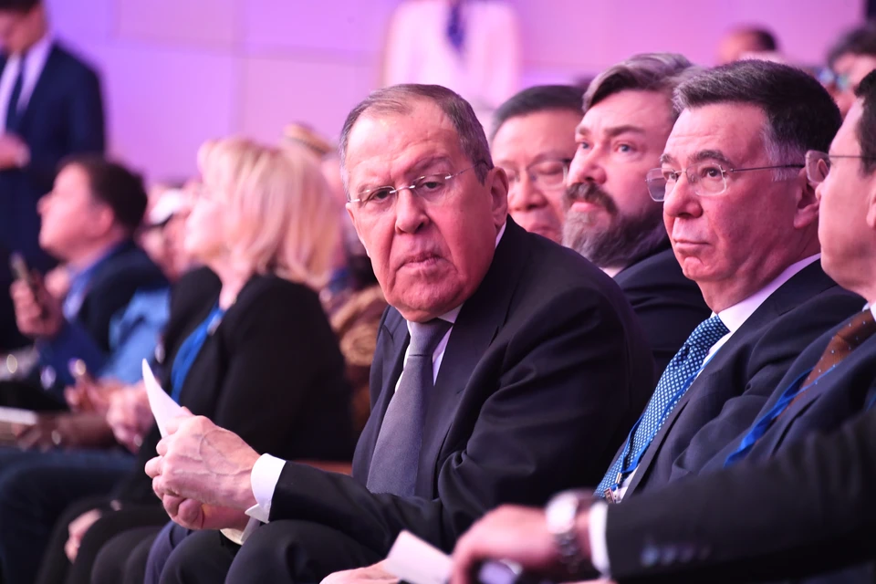 Лавров считает, что Украине нужно вернуться к истокам своей государственности