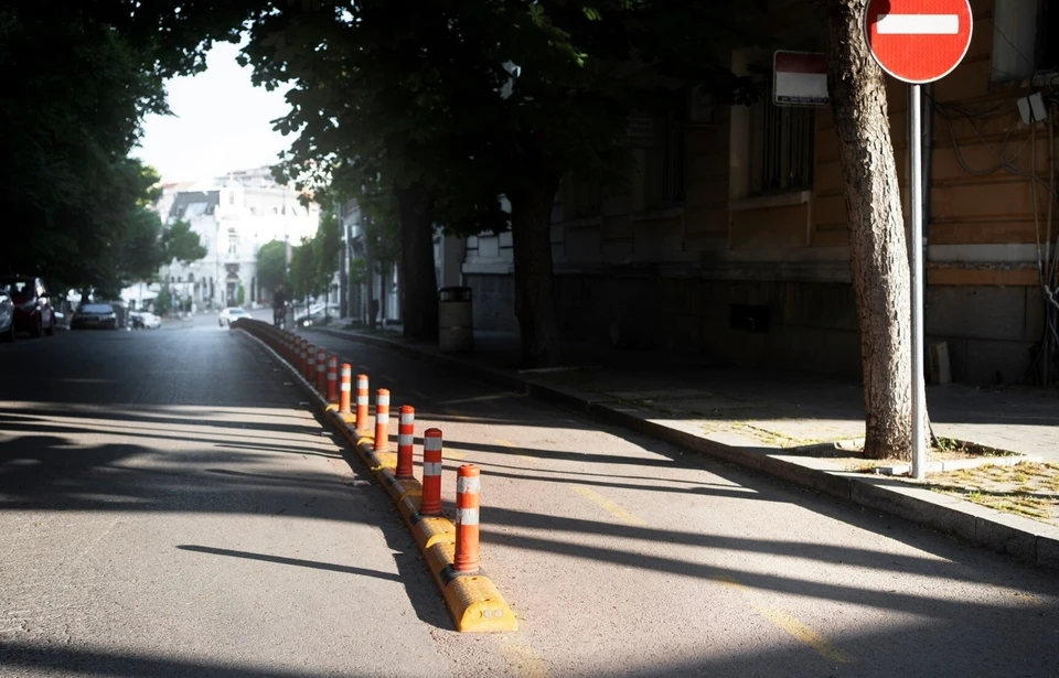 Кроме того, в рамках проекта ведется подготовка к асфальтированию тротуаров. Фото: freepik.com