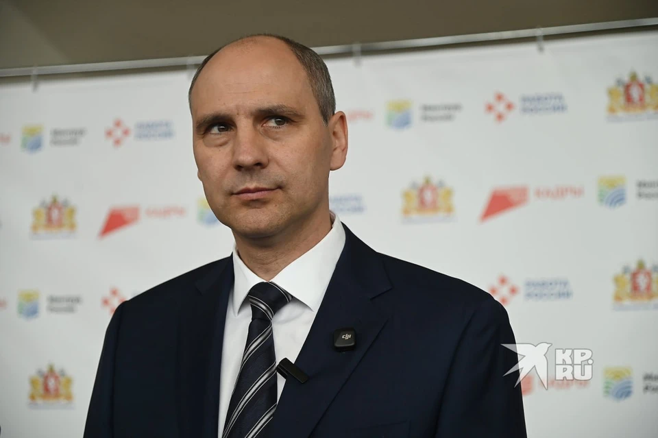 Денис Паслер поздравил свердловчан с Днем любви, семьи и верности