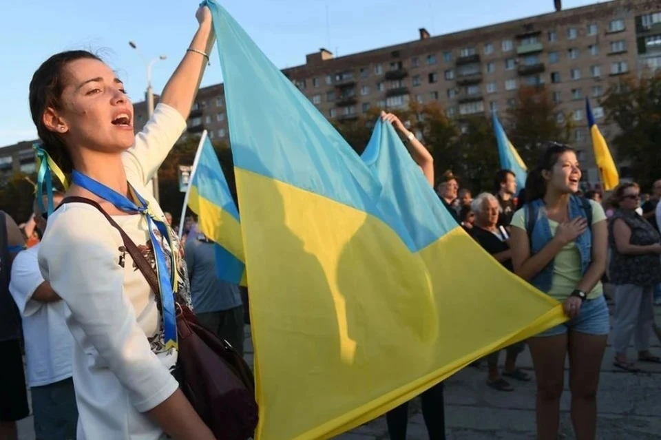 Почти половина украинцев пессимистично настроены относительно будущего своей страны