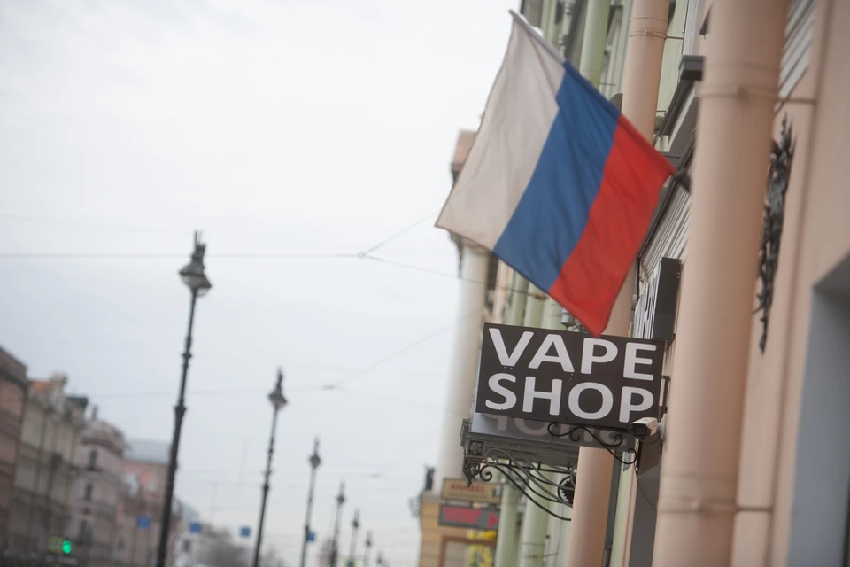 Контрафактные сигареты нашли в торговом павильоне в Новосибирске.