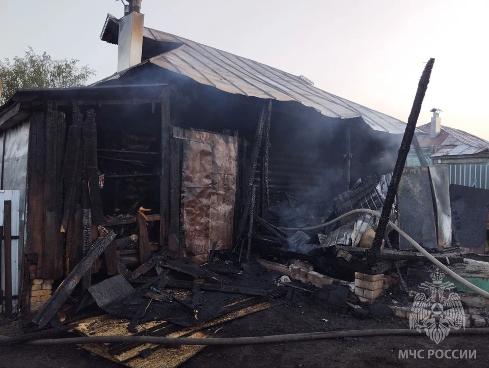 Ребенок и мужчина погибли на пожаре в частном доме в Нижегородской области