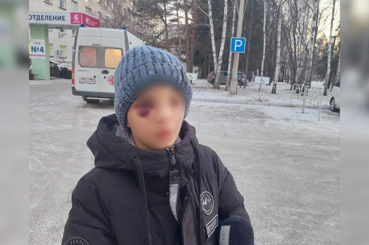 «Бил железной палкой при всех детях»: в Новосибирске мать школьника обвинила тренера патриотического центра в избиении сына
