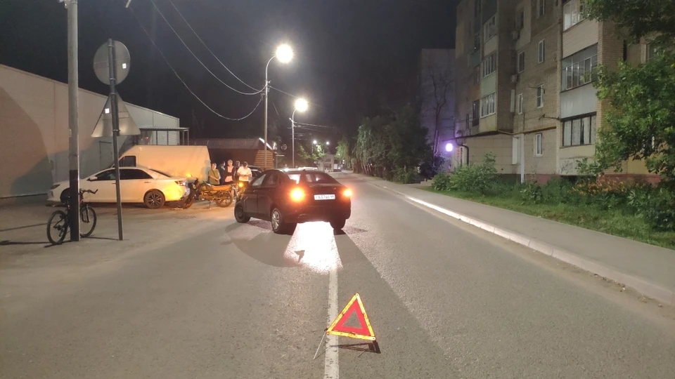Помощь медиков потребовалась мопедисту и его пассажиру