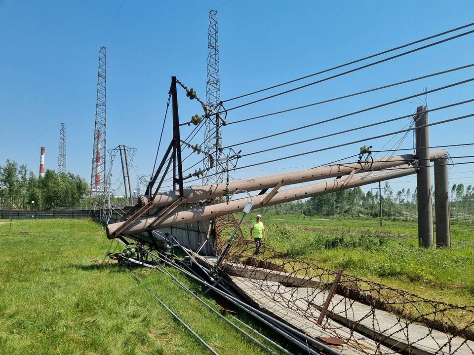 Более 600 населенных пунктов Беларуси из-за урагана 10 июля временно остались без электричества. Фото: "Белэнерго".