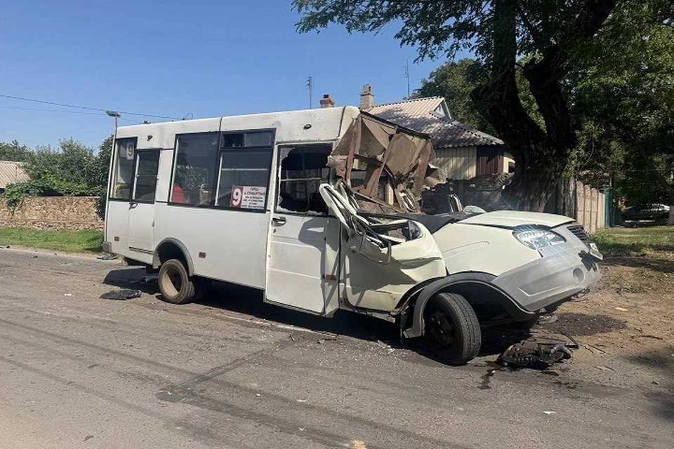 В Енакиево в результате ДТП погибли два человека и 23 пострадали. Фото: МВД по ДНР