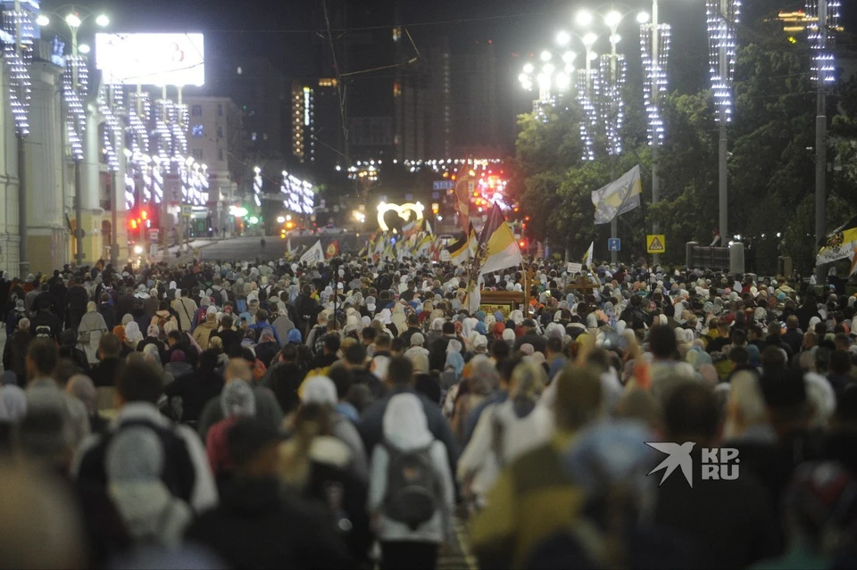 В Большом крестном ходе в Екатеринбурге каждый год участвуют десятки тысяч людей