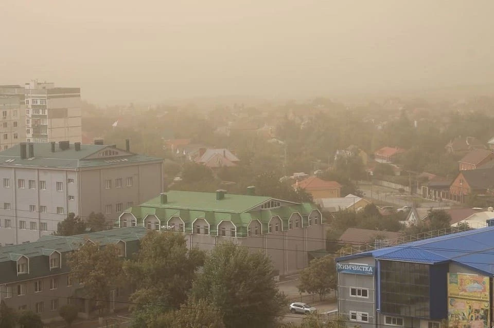 Сильная пыльная буря накрывала Ростов осенью прошлого года. Фото: Читатель «КП — Ростов-На-Дону».