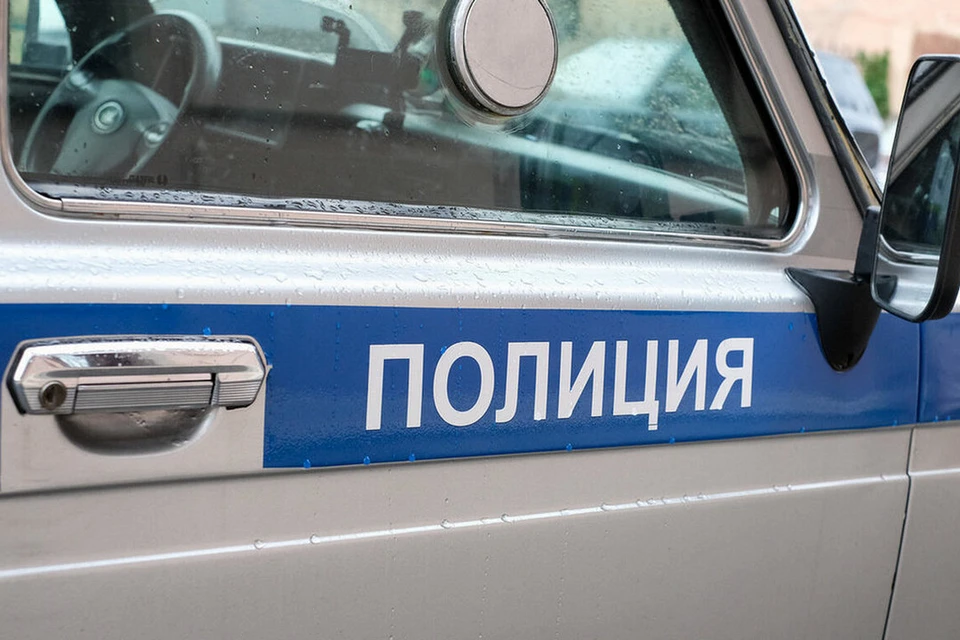 На место также прибыли сотрудники полиции.