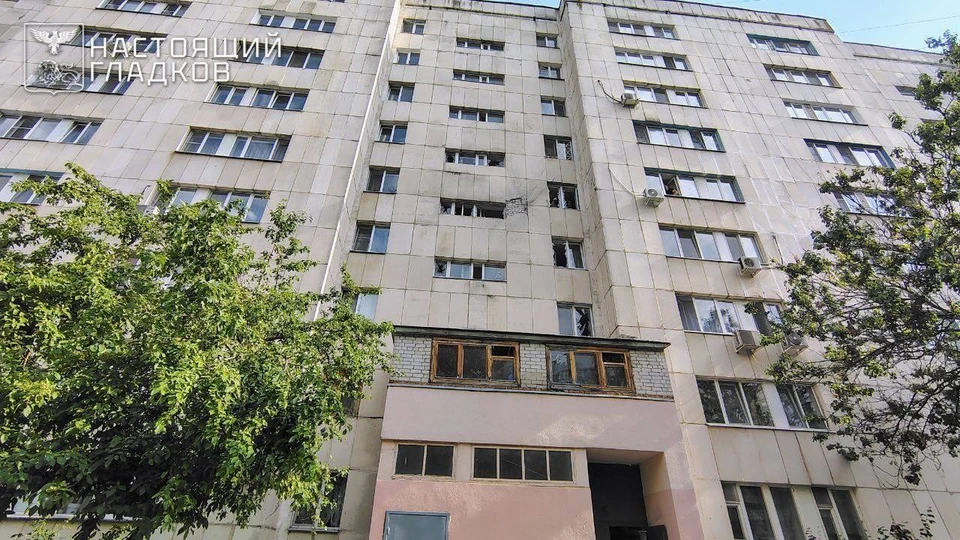 Из-за детонации БПЛА в доме повреждены окна и фасад