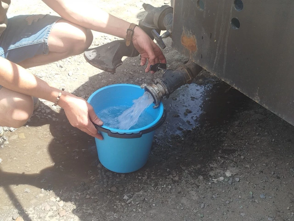 Жители могут оставлять заявки на подвоз воды. ФОТО: Евгений Морозов.