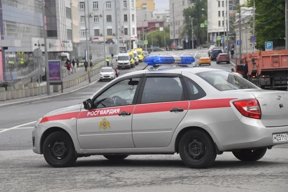 В Москве росгвардейцы помогли госпитализировать буйного пациента