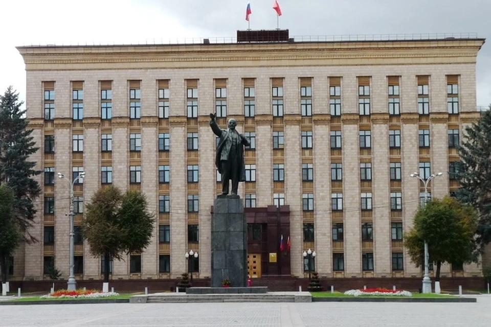 По делу о хищении при реконструкции Петровской набережной силовики теперь пообщались и с крупным строительным чиновником правительства Воронежской области.