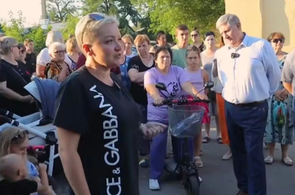 Глава Правительства ДНР Андрей Чертков встретился с жителями поселка 3-й Восточный в Киевском районе Донецка. Фото: t.me/AndreyChertkov