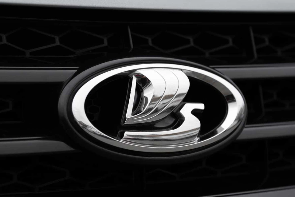 D РФ начались поставки автомобилей новой модели Lada Iskra дилерам. Фото: Anton Pentegov / Shutterstock.com
