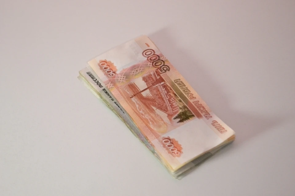 По версии следствия, подозреваемый дождался момента, когда работник магазина закрыл смену и убрал всю выручку в шкаф