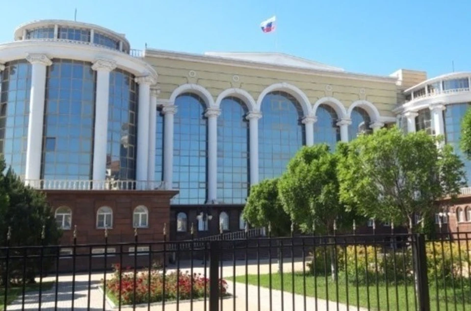 Поддержать закон пришли и простые астраханцы