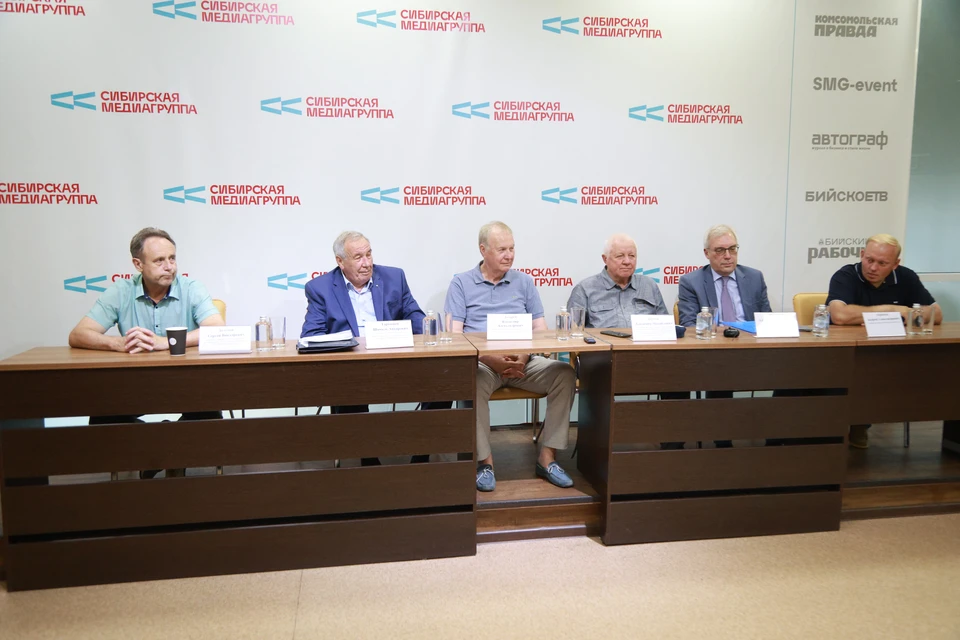 Участниками турнира стали военные, бизнесмены и даже космонавт