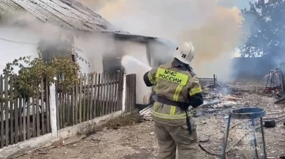 Пожар произошел в селе Источное. Фото: кадр из видео МЧС Крыма/Tg