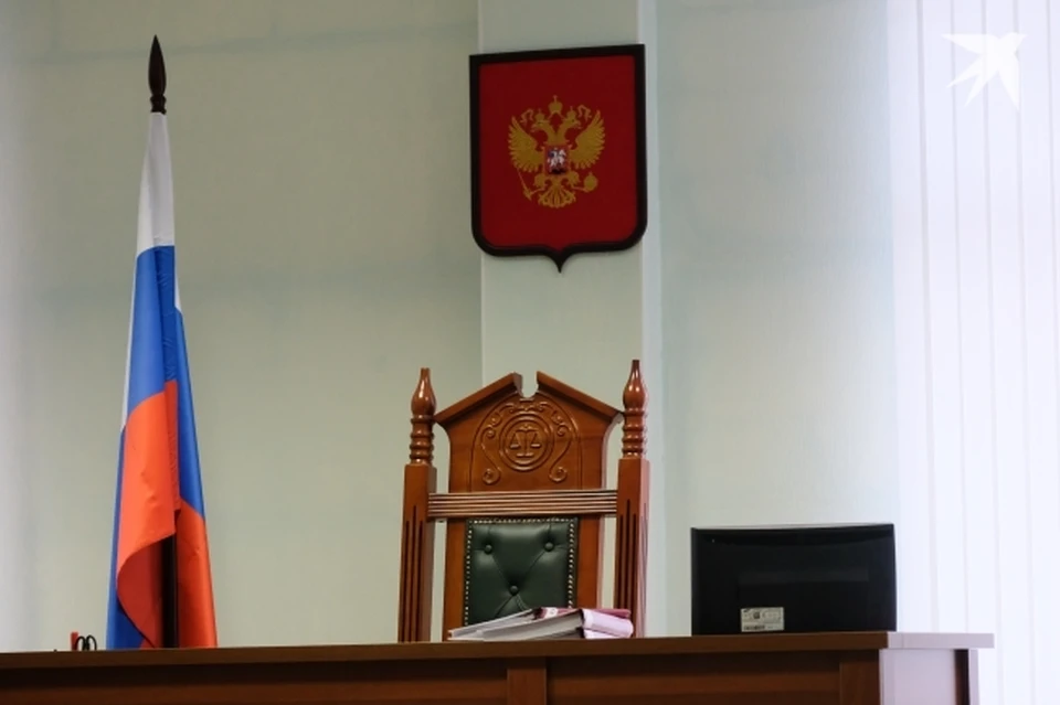 Экс-чиновника судят за дачу взятки высокопоставленному силовику