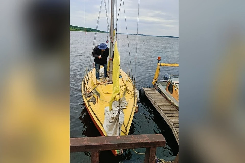 Спасатели пришли на помощь дедушке, дрейфующему в море на паруснике. ФОТО: ГБУ ЯО "Пожарно-спасательная служба ЯО"