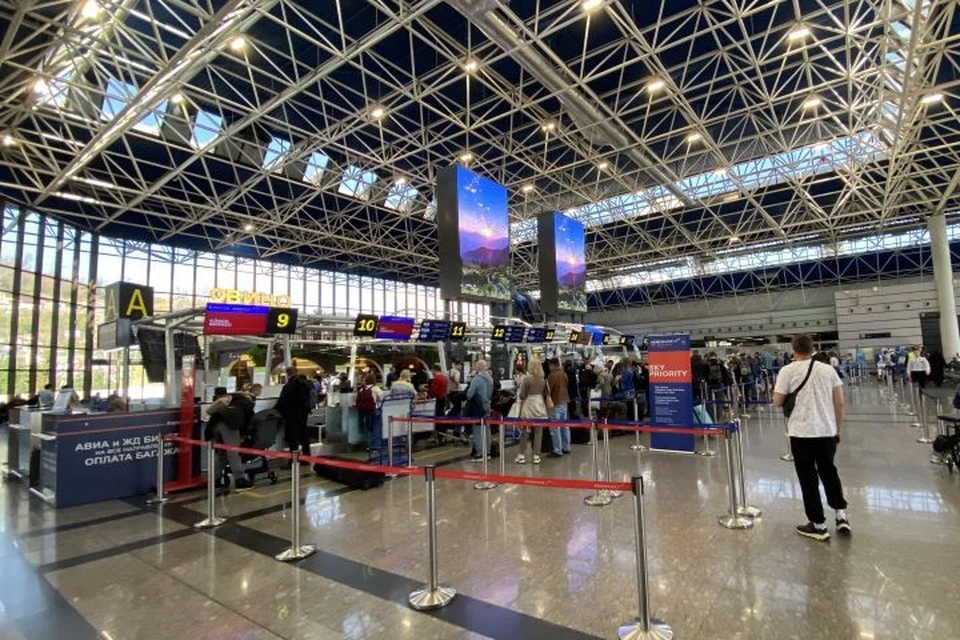 Более 50 рейсов задерживаются после ограничений работы аэропорта Сочи