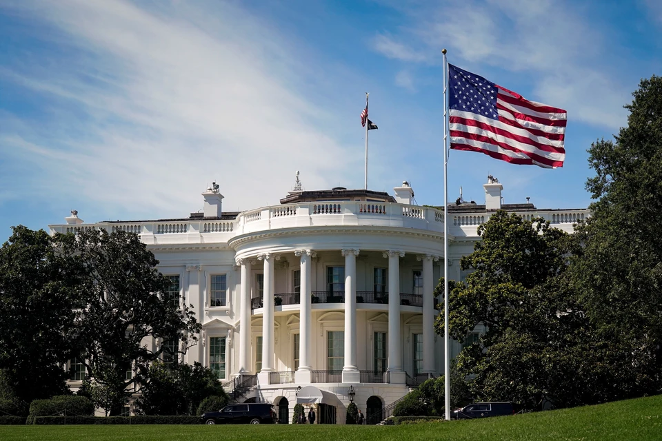 Перед гольф-клубом Трампа в Шотландии разместили надпись-отсылку к Эпштейну