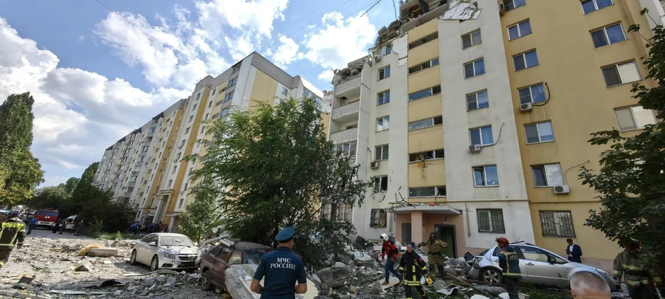 Спасатели извлекли живым из-под завалов после взрыва газа в Саратове мужчину Фото: Telegram-канал Романа Бусаргина