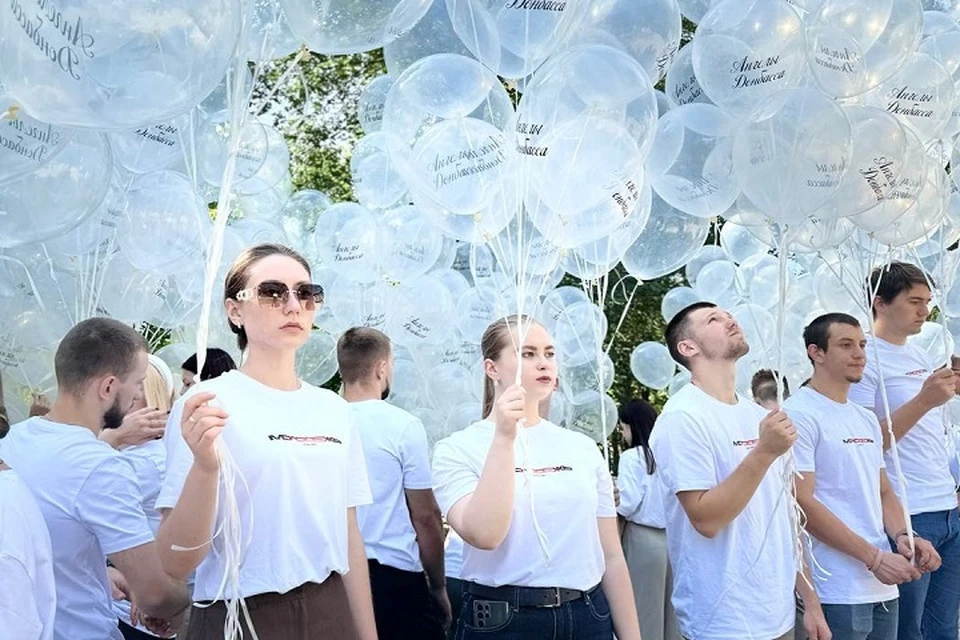 В столице ДНР запустили более тысячи воздушных шаров в память о погибших детях